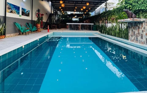 Swimming pool