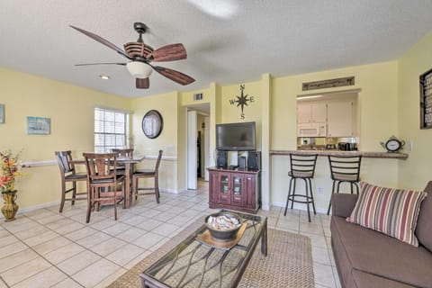 1st-Floor Resort Condo in PCB - Walk to Beach! Apartment in Panama City Beach