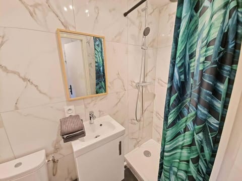 GregBnb - T2 Design 38m2 - Toulon Est - Wifi Fibre - n7 Apartment in Toulon