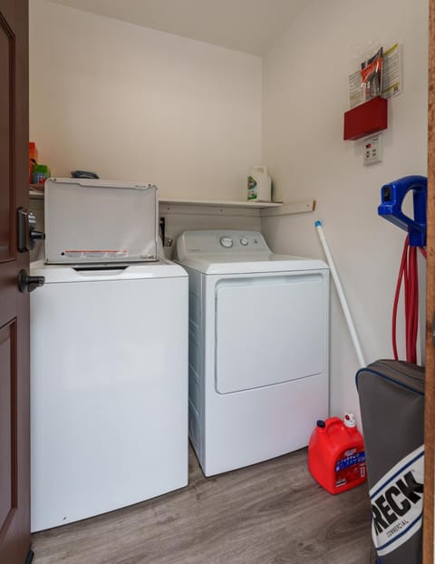 Devonshire - Aberdeen House in Yosemite Park Way