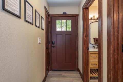 Devonshire - Aberdeen House in Yosemite Park Way