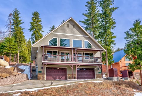 Devonshire - Aragon House in Yosemite Park Way