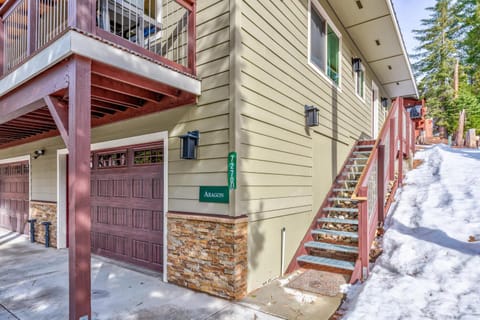 Devonshire - Aragon House in Yosemite Park Way