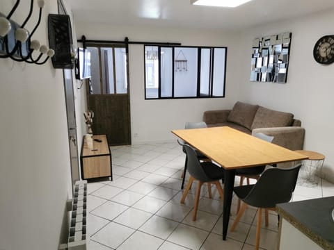 Nightclub / DJ, Dining area