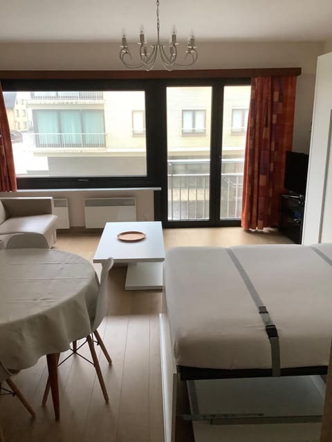 Zongerichte studio Sint-Idesbald met mooi zeezicht Apartment in Koksijde