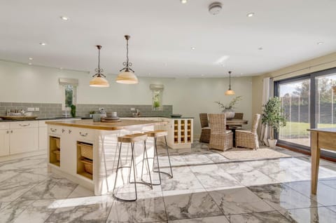 Kitchen or kitchenette, Living room, Seating area, Dining area, Garden view, storage, toaster, kitchen, kitchen