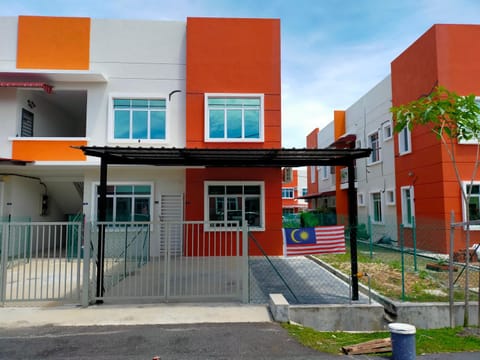 Property building, Patio, Facade/entrance