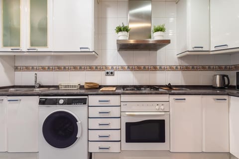 Kitchen or kitchenette, stove, washing machine