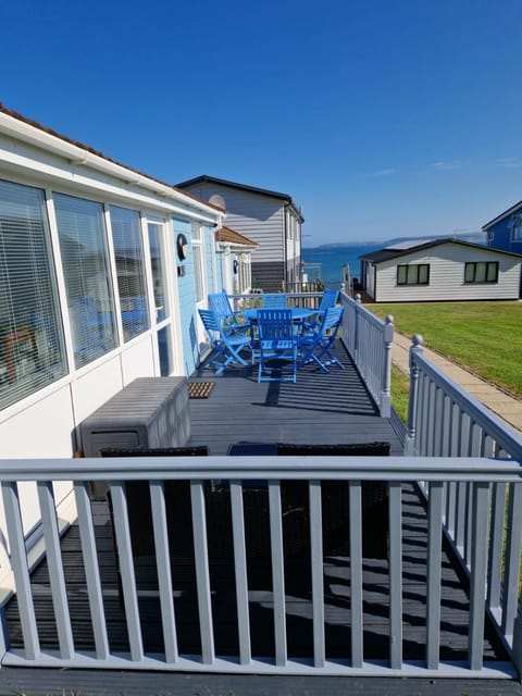 Property building, Day, Balcony/Terrace, Sea view
