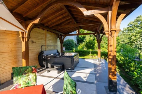 Patio, Bathroom, Balcony/Terrace