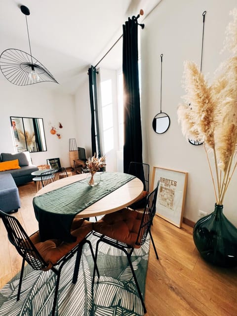 Living room, Dining area