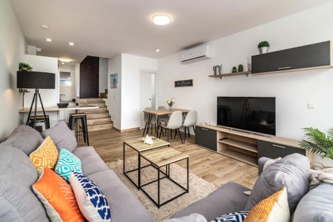 Communal lounge/ TV room, Living room, Dining area