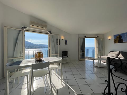 Living room, Sea view