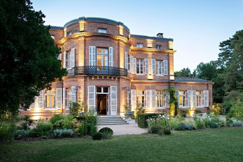 Property building, Patio, Facade/entrance
