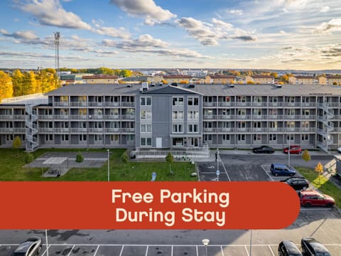Facade/entrance, Parking
