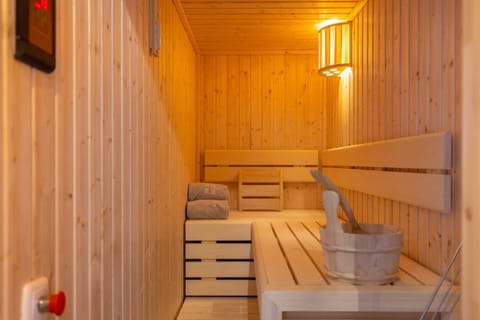 Sauna, towels