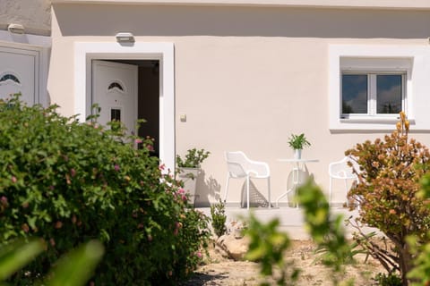 Facade/entrance, Garden
