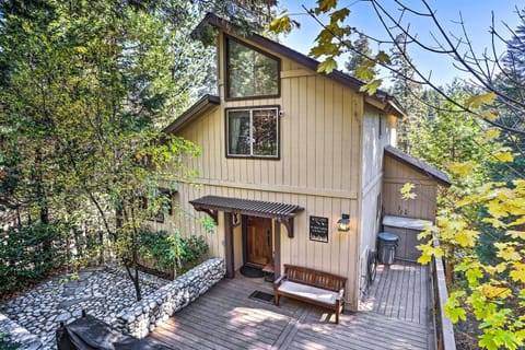 Tranquil Twin Peaks Retreat Hike, Ski and Swim House in Lake Arrowhead