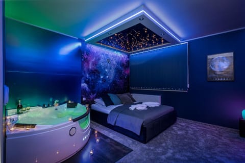 Hot Tub, Bedroom