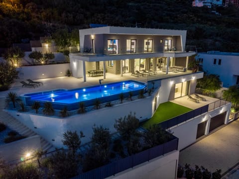 Property building, Pool view, Swimming pool