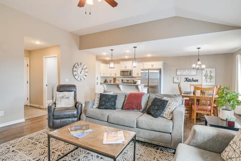 Pool Access, Grill and Gazebo Ozark Getaway! House in Ozark