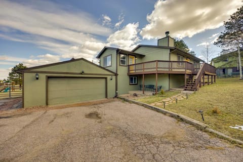 Comforting Woodland Park Home with Fire Pit! House in Woodland Park