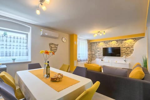 Living room, Dining area, air conditioner