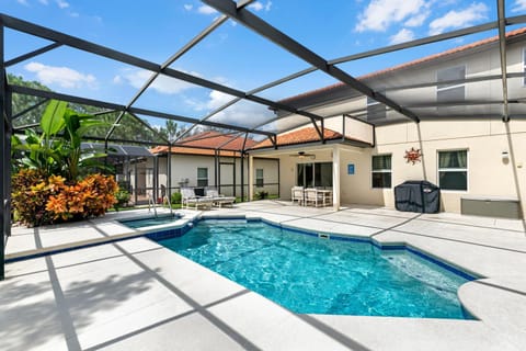 Patio, Swimming pool, Swimming pool, sunbed