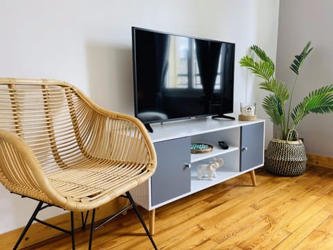 Communal lounge/ TV room, TV and multimedia, Living room