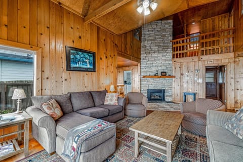 Coastal Serenity House in Lincoln City