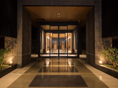 Facade/entrance
