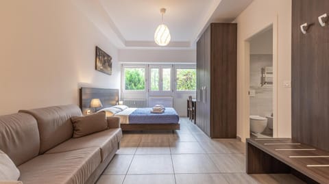 Toilet, Bed, Bathroom, View (from property/room), Living room, Photo of the whole room, Decorative detail, Seating area, Bedroom, Garden view, heating