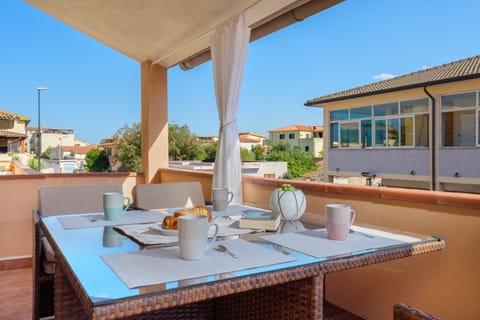 Property building, Balcony/Terrace, Living room