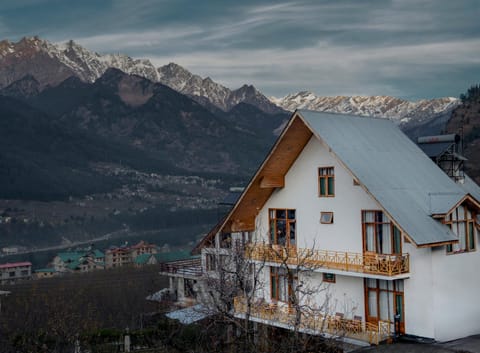 Property building, Natural landscape, Mountain view, Location