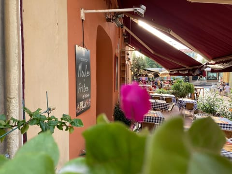 Patio, Restaurant/places to eat, Facade/entrance
