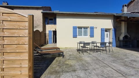 Property building, Patio, Dining area