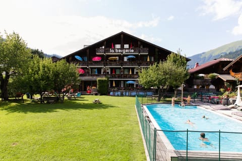 Garden, Swimming pool, Swimming pool