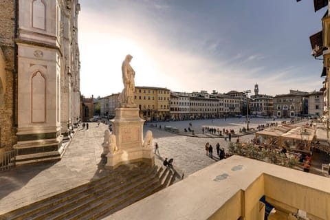 Nearby landmark, Balcony/Terrace, City view