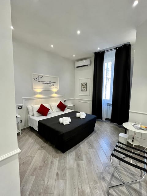 Bed, Photo of the whole room, Bedroom, air conditioner