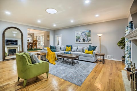 Hilltop Marietta Apt with Custom Design and Decor! Apartment in Roswell