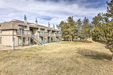 Condo with Balcony and Views - Steps to Ski Shuttle! Apartment in Fraser