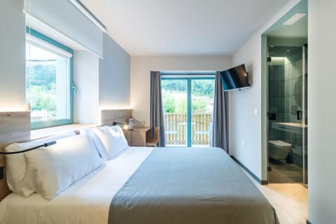 Bed, Balcony/Terrace, Photo of the whole room, Bedroom