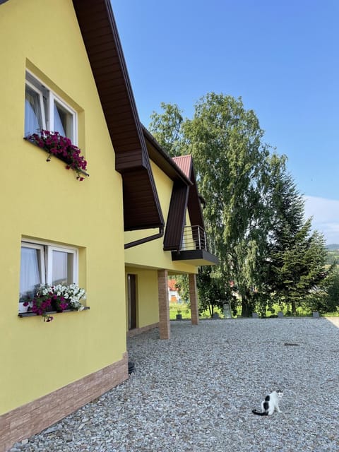 Property building, Facade/entrance, Garden