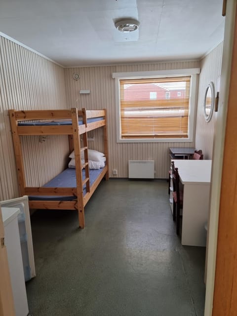 Bedroom, bunk bed