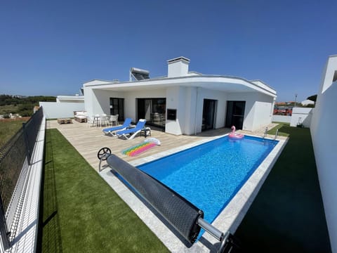 Property building, Garden, Swimming pool