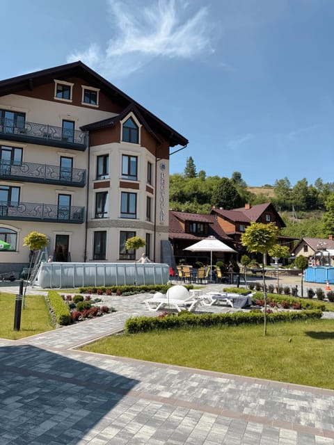 Property building, Swimming pool