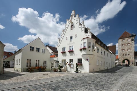 Property building, Day