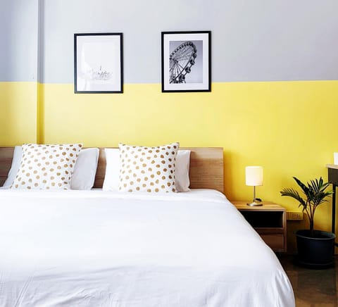 Bed, Photo of the whole room, Decorative detail, Bedroom