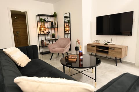 Communal lounge/ TV room, Library, TV and multimedia, Living room