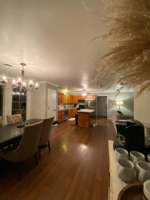 Large Modern Family Home! House in Oklahoma